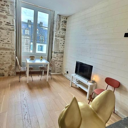 Wonderhost, Bois Et Pierre En Coeur De Ville По Екстериор снимка